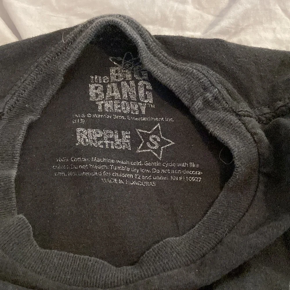 💥3/$15💥 Big Bang Theory T-shirt - Picture 4 of 7